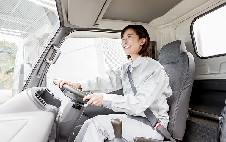 長距離運転中のトイレ問題！女性トラック運転手も使える対処法とは？の画像