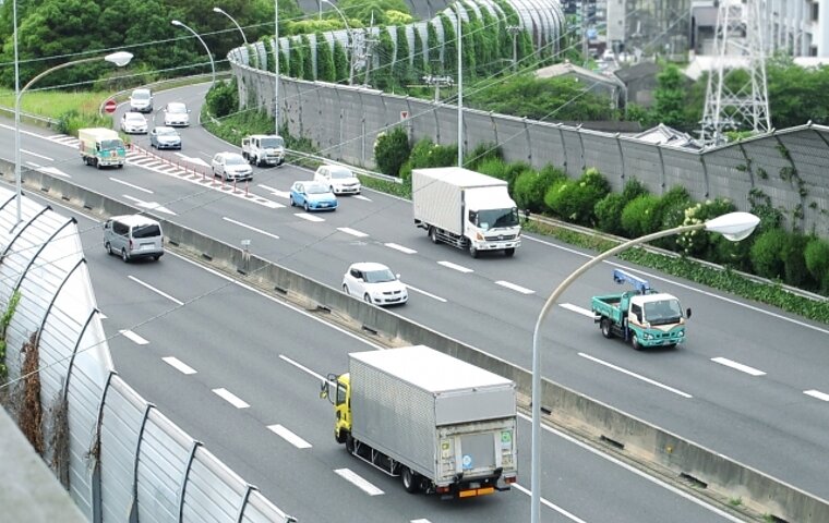 中距離トラック運転手の仕事内容は？長距離運転手との違いも解説の画像