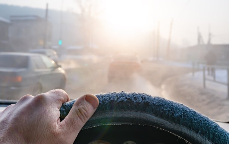 トラックドライバー運転中の日差し対策！安全なドライブのためにの画像