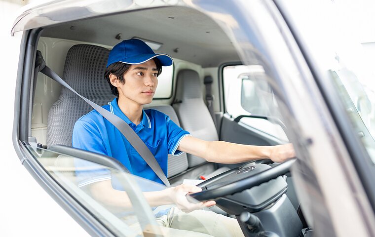 【猛暑対策】夏のトラック運転で気をつけたい「熱中症」と「疲労」のイメージ